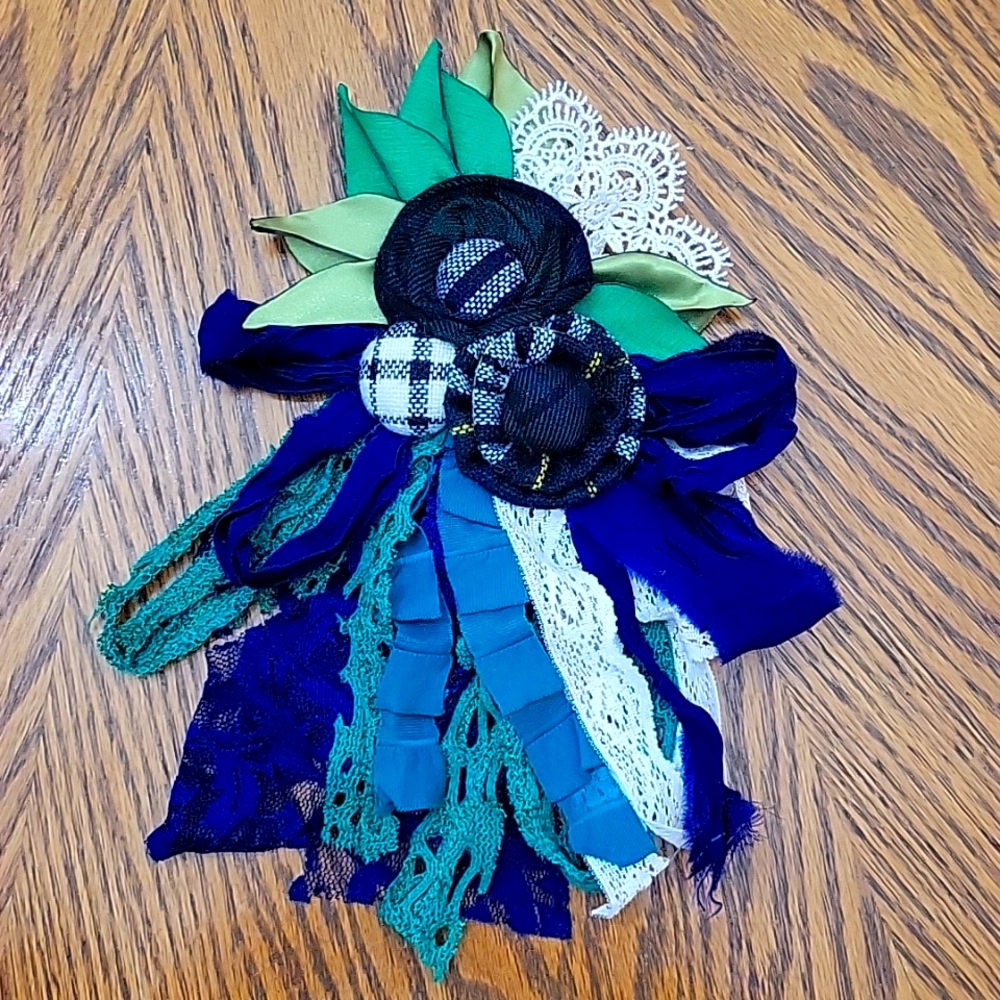 Class Quill Pin on Flower Clothing Dressy Classy Pin Navy Green Cream NEW